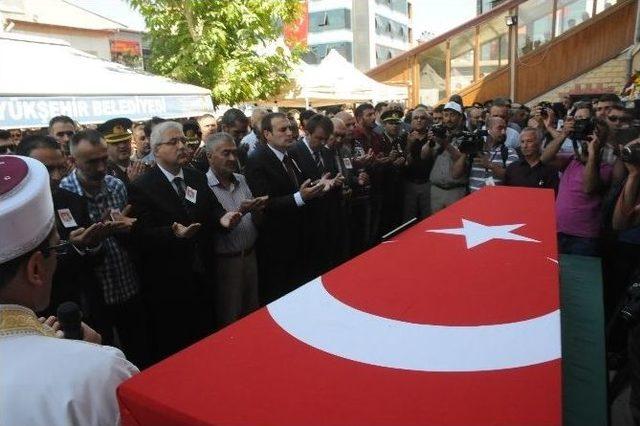 Şehit Ömer Erüstün Son Yolculuğuna Uğurlandı