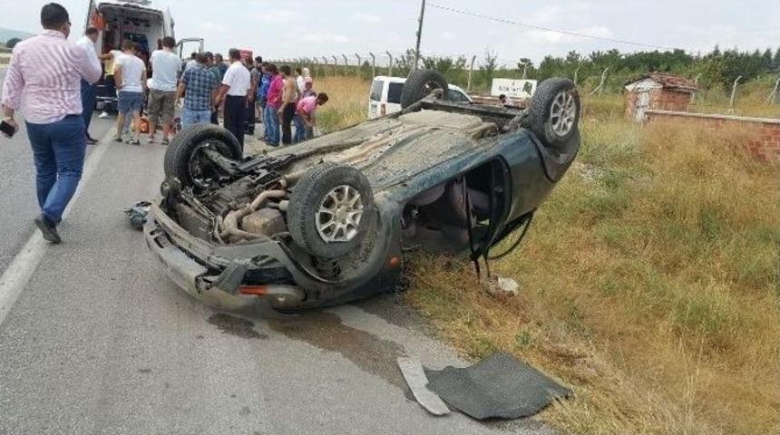 &Ccedil;orum&rsquo;da Otomobil Takla Attı: 4 Yaralı