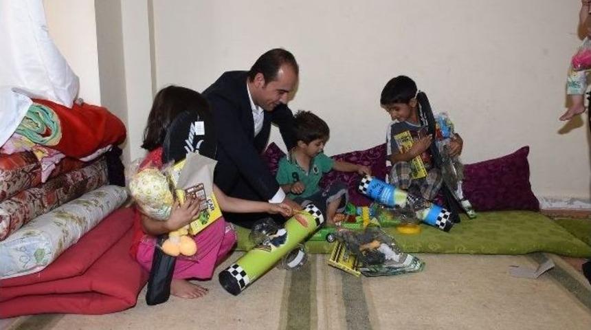 Yeni Oyuncaklarıyla Sevin&ccedil; Yaşadılar