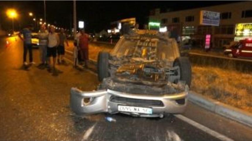 Burhaniye&rsquo;de Takla Atan Otomobilde 2 Kişi Yaralandı