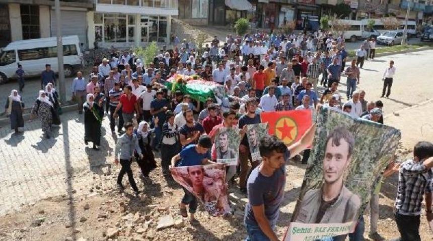 &Ccedil;atışmada &Ouml;len Pkk'lı  Şemdinli'de Toprağa Verildi