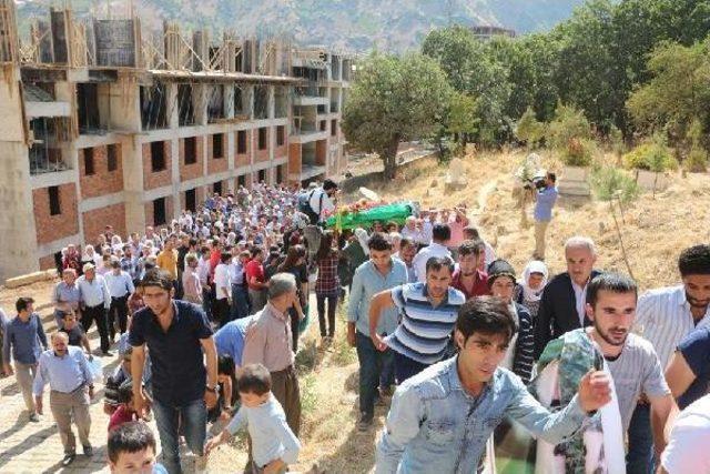 Çatışmada Ölen Pkk'lı  Şemdinli'de Toprağa Verildi