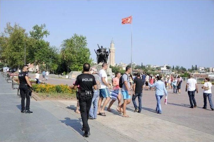 Turistler Şüpheli Paketin Patlatılmasını Film İzler Gibi İzledi G1