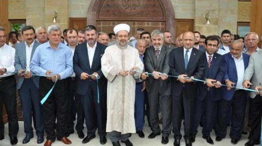 Diyanet İşleri Başkanı, Ak Partili Belediye Başkanının Yaptırdığı Camiyi A&ccedil;tı