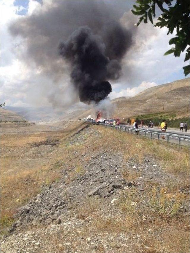 Kimyasal Yağ Yüklü Tır Alev Alev Yandı 1