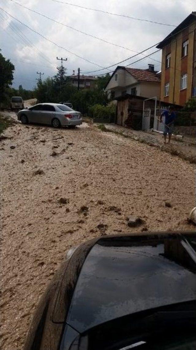 15 Dakikalık Dolu Ve Yağmur Caddeleri Göle Çevirdi