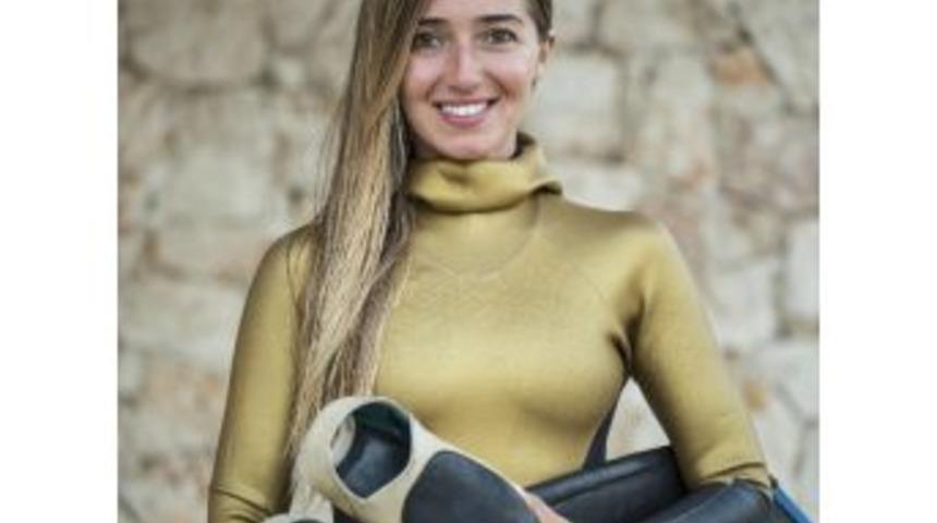 Serbest Dalış D&uuml;nya Rekortmeni Şahika Erc&uuml;men&rsquo;den Altın Madalya