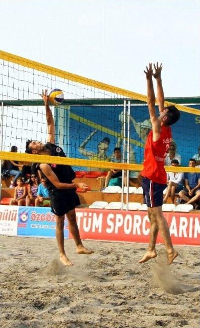 Samsun’da Plaj Voleybol Turnuvası Başladı