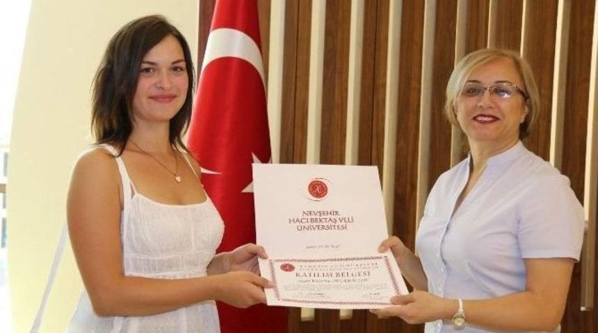 Sırbistanlı &Ouml;ğrencilere T&uuml;rk&ccedil;e Yaz Okulu Katılım Belgeleri Verildi