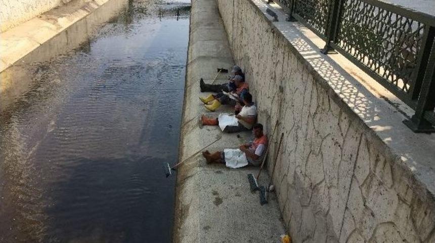 Dere Kenarında Yemek Molası