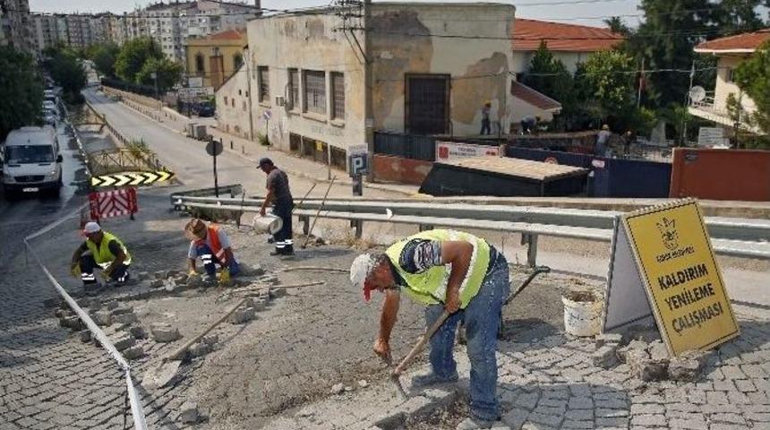 Konak&rsquo;ta Bozuk Yollara Jet Bakım