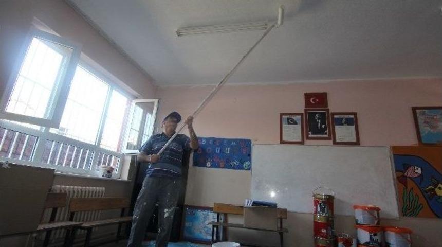 Menderes&rsquo;te Okullar Yenileniyor