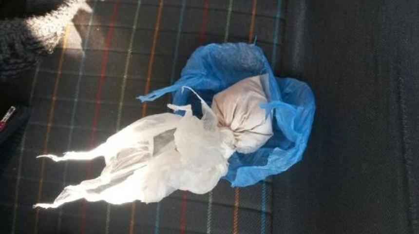 Oto Teybi I&ccedil;ine Gizlenmiş Yarım Kilo Eroine 3 Tutuklama