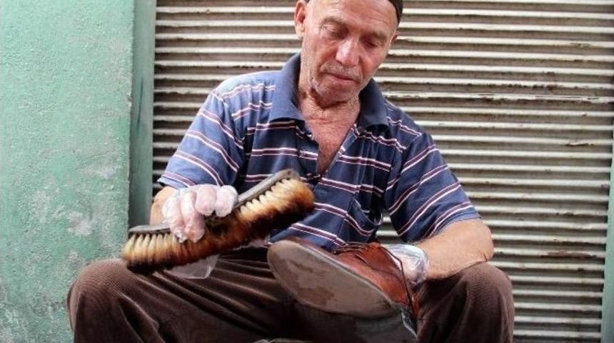 80 Yaşında, 66 Yıldır Ayakkabı Boyuyor