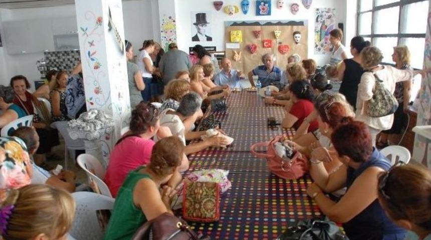 Didim Belediyesi El İşi Kursiyerleri Belgelerini Aldı