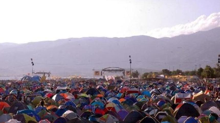 Rock Sevenler Zeytinli Sahilini Doldurdu