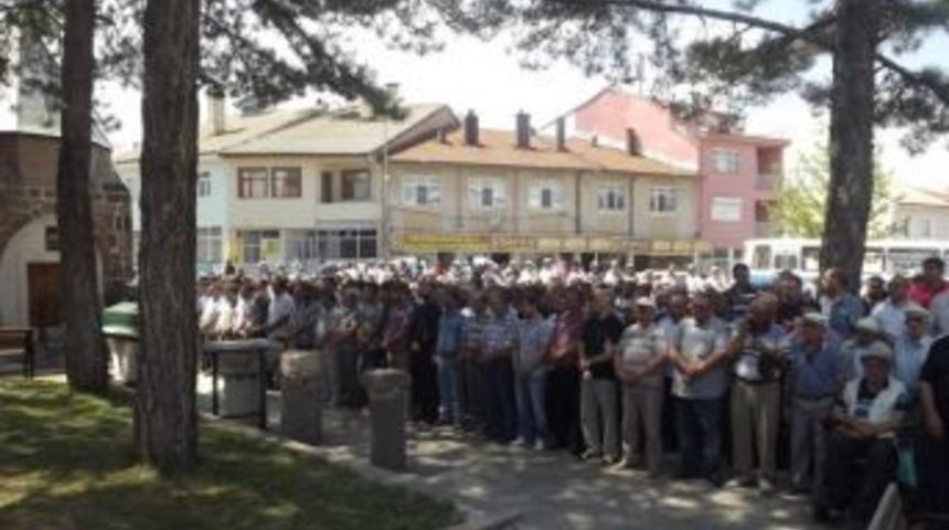 Yaralı S&uuml;r&uuml;c&uuml; Hayatını Kaybetti