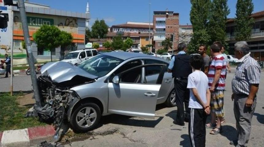 Niksar&rsquo;da Kaza: 2 Yaralı