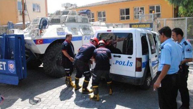 Şanlıurfa’Da Kelepçeli 2 Şüpheli Polis Aracında Mahsur Kaldı