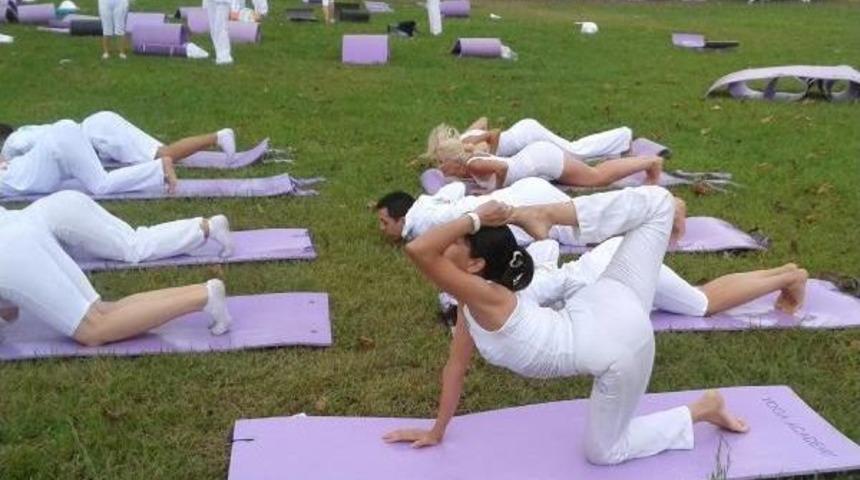 İzmit'te 200 Kişiyle Yoga Festivali