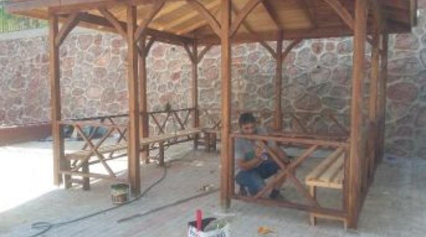 İzmit&rsquo;teki Parklar Elden Ge&ccedil;iriliyor