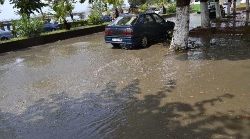 Alaplı&rsquo;da Sağanak Yağış Ve Dolu Etkili Oldu