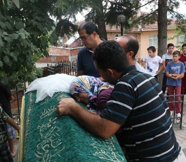 D&uuml;ğ&uuml;nde Maganda Kurşunuyla &Ouml;len Gen&ccedil; Kıza Duvağıyla Son G&ouml;rev 1