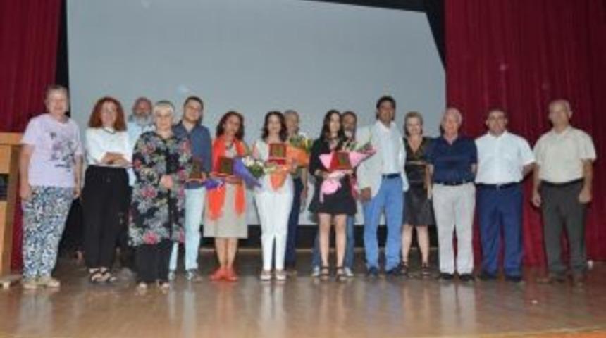 Fo&ccedil;a Deniz &Ouml;yk&uuml;leri Yarışmasında &Ouml;d&uuml;ller Dağıtıldı