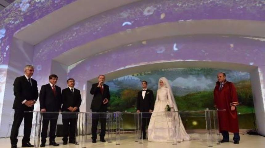 Abdullah G&uuml;l Oğlunun Evlendirdi