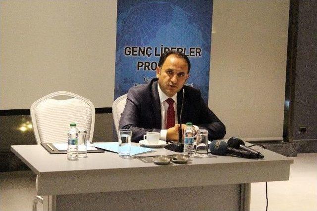 Yurtdışı Genç Liderler Projesi Kapsamında Eğitim Görenlere Sertifika Verildi