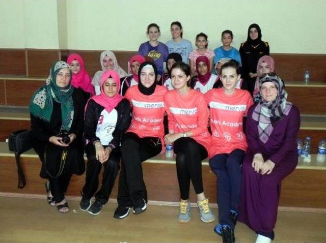 Abd'de Başlattığı Kampanya Ile Fıba’Ya Başörtülü Basketbolu Kabul Ettirdi