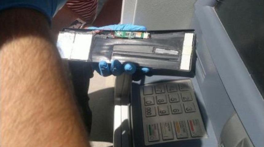Atm&rsquo;Deki Kart Kopyalama D&uuml;zeneğini Polisler Fark Etti