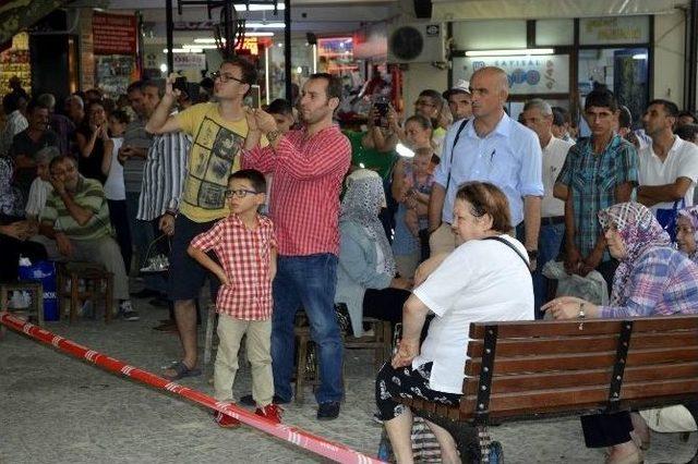 Tarihi Belediye Binası Önünde Bomba Paniği