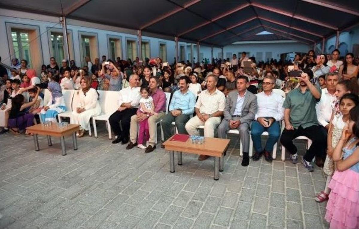 Yaz Kursları Kapanışına Yoğun İlgi