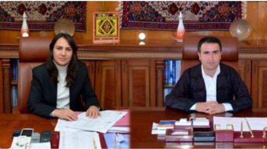 Hakkari Belediyesi Eş Başkanları Adliyeye &Ccedil;ıkartıldı