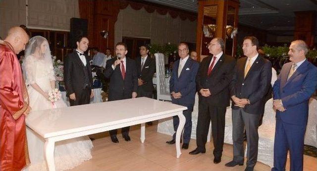 İstanbul Emniyet Müdürü Selami Altınok, Memleketi Erzurum’da Nikah Merasimine Katıldı