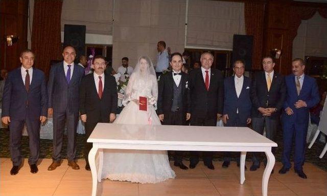 İstanbul Emniyet Müdürü Selami Altınok, Memleketi Erzurum’da Nikah Merasimine Katıldı