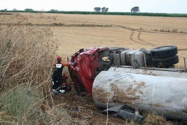 Sülfürik Asit Taşıyan Tanker Devrildi: 1 Ölü