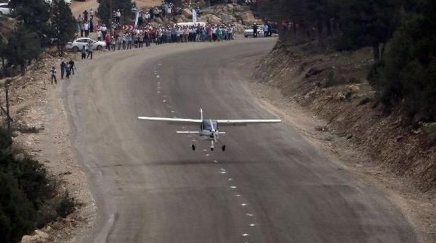 Belediye, Genişlettiği Yola U&ccedil;ak Indirdi