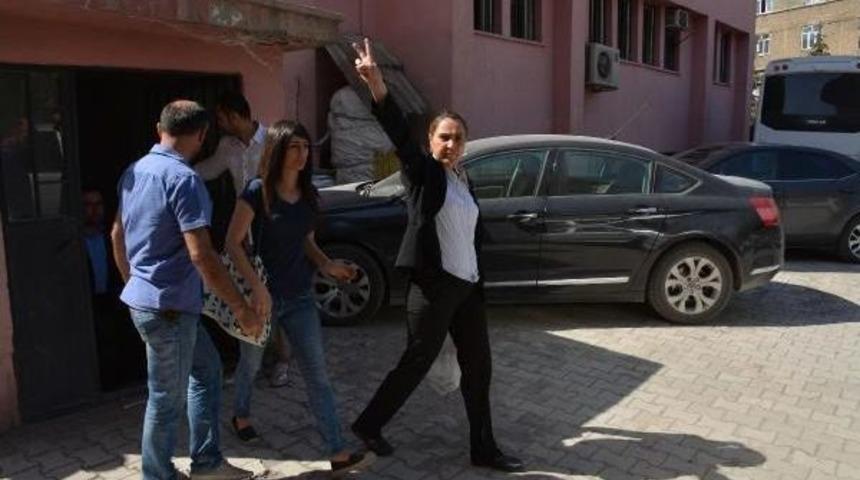 Hakkari Belediye Eş Başkanları Adliyeye Sevk Edildi (3)