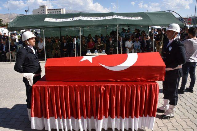 Polis memuru, karakolda boğazı kesilerek öldürüldü (3)