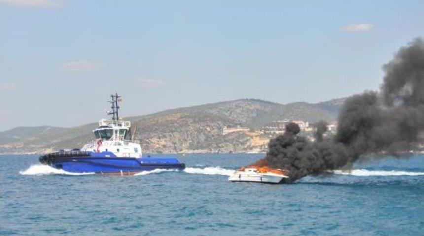 S&uuml;rat Teknesi Yandı, Suya Atlayarak Kurtuldular