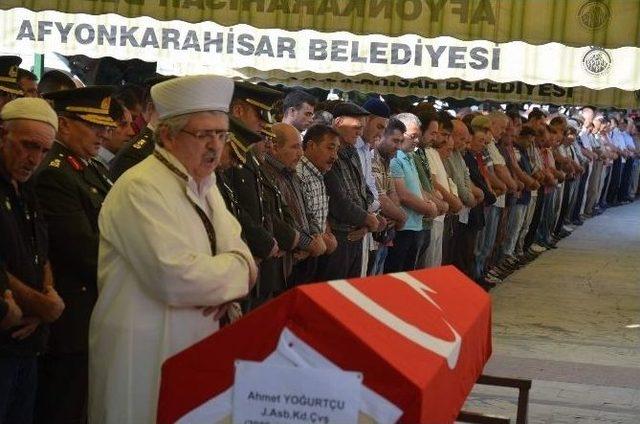 Kaza Kurbanı Olan Afyonkarahisarlı Astsubay Son Yolculuğuna Uğurlandı 1