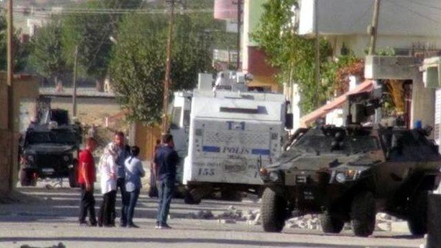 Nusaybin'de Hendek Kapatan Polislere Ateş Açıldı