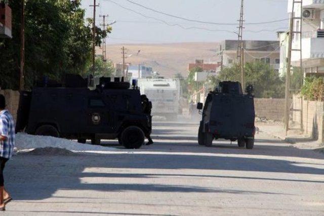 Nusaybin'de Hendek Kapatan Polislere Ateş Açıldı