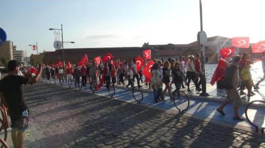 İzmir'de Ter&ouml;re Tepki Eylemi