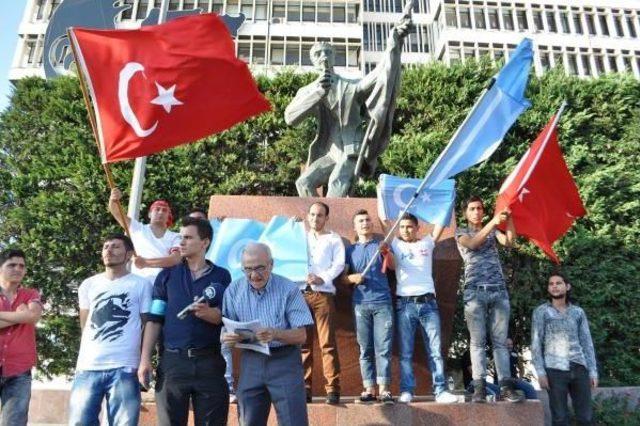 İzmir'de Teröre Tepki Eylemi