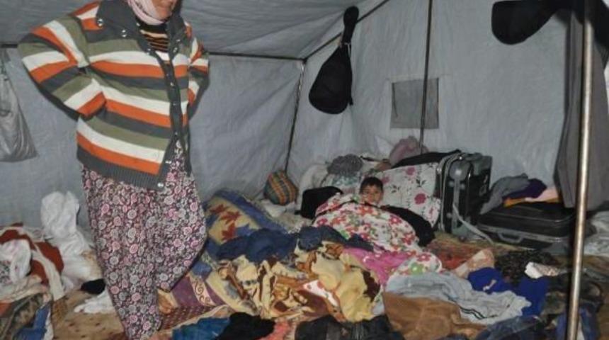 Karaman'da Sağanak Yağmur Hayatı Fel&ccedil; Etti. Piknikte Mahsur Kalanları Afad Ekipleri Kurtardı