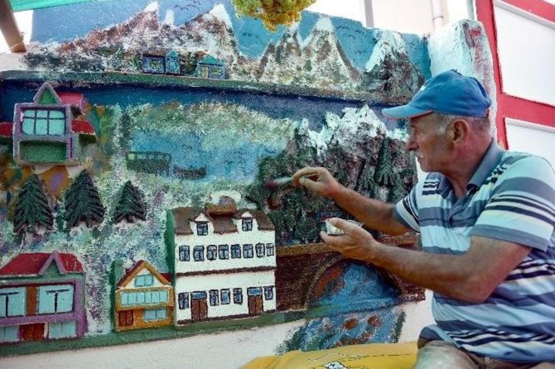 Evinin Bah&ccedil;esini Sanat Galerisine D&ouml;n&uuml;şt&uuml;rd&uuml;