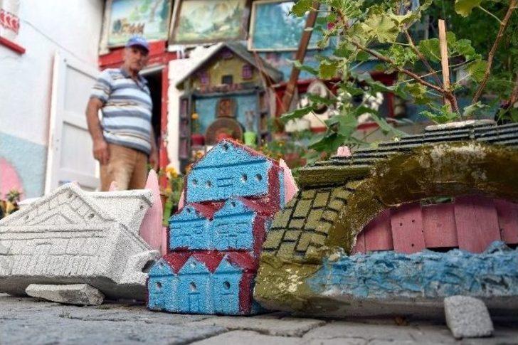 Evinin Bahçesini Sanat Galerisine Dönüştürdü G1